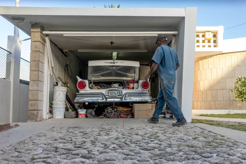 Illustration for article titled Here's What Cuba's Car Scene Looks Like In 2017